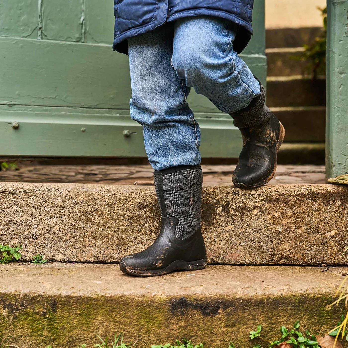 Women's Arctic Weekend Short Boots - Image 2